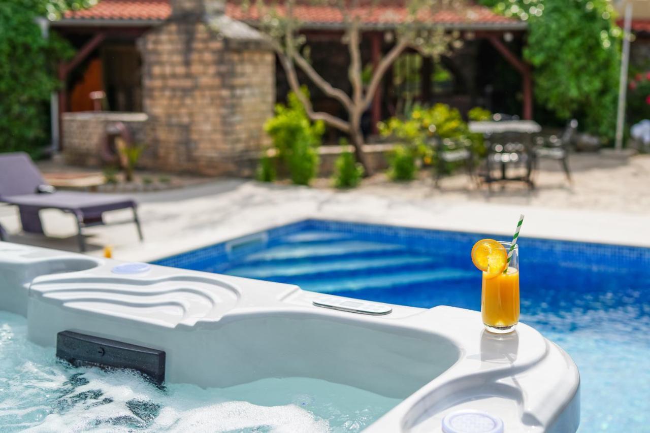 Stone Lady Holiday Home With Pool&Hot Tub,Sauna,Bbq,Garden Rasopasno Ngoại thất bức ảnh
