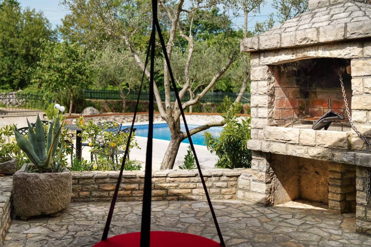 Stone Lady Holiday Home With Pool&Hot Tub,Sauna,Bbq,Garden Rasopasno Ngoại thất bức ảnh