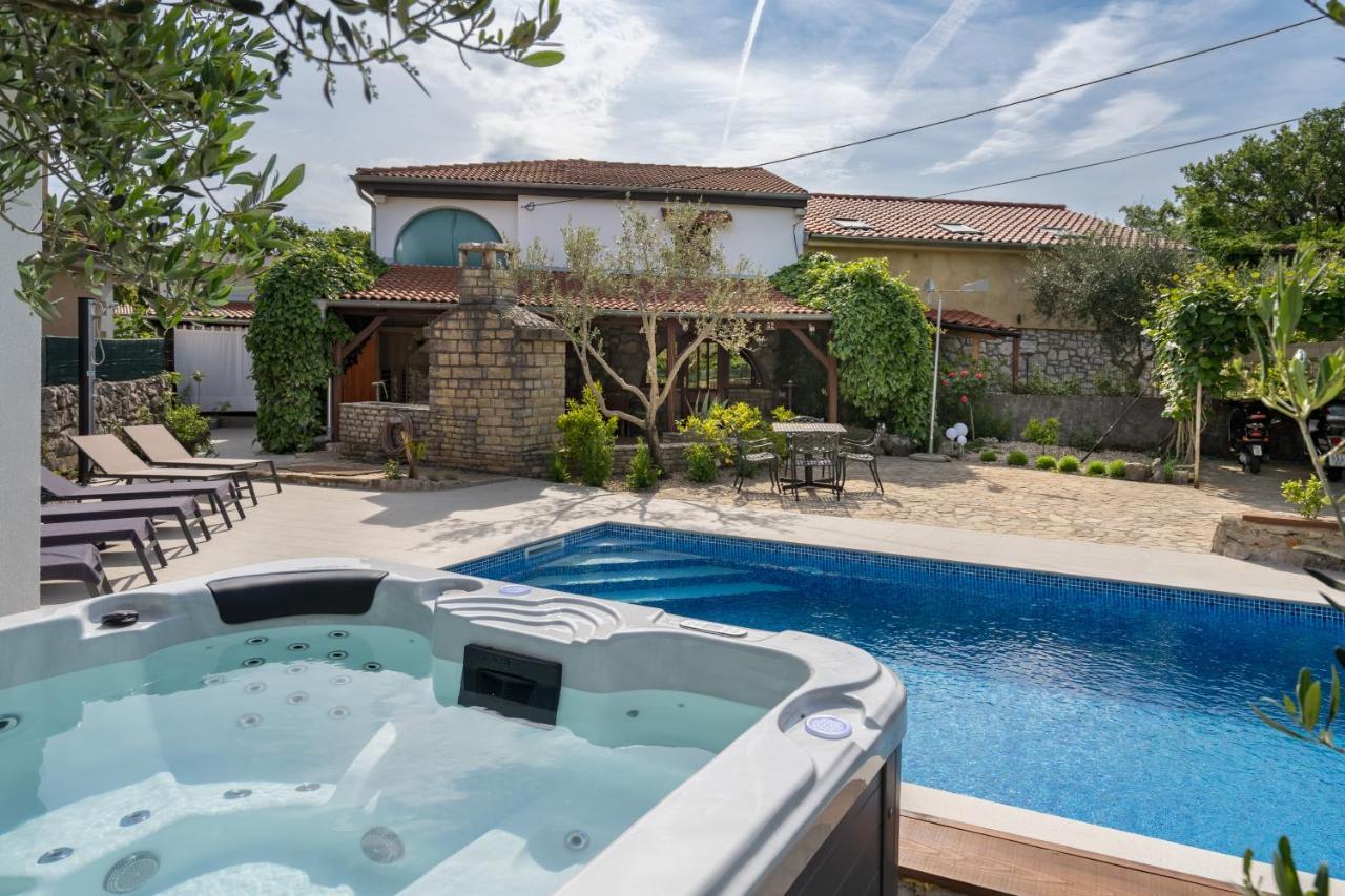 Stone Lady Holiday Home With Pool&Hot Tub,Sauna,Bbq,Garden Rasopasno Ngoại thất bức ảnh
