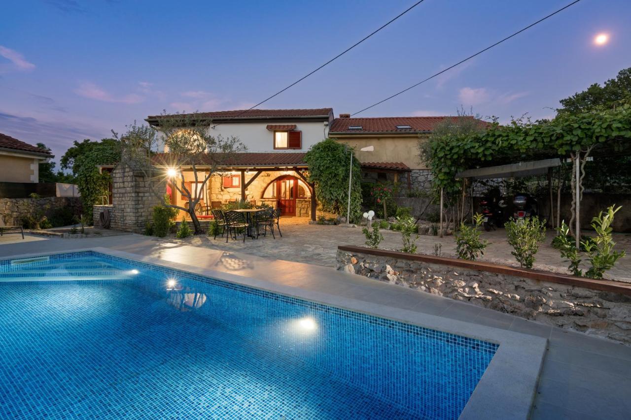 Stone Lady Holiday Home With Pool&Hot Tub,Sauna,Bbq,Garden Rasopasno Ngoại thất bức ảnh