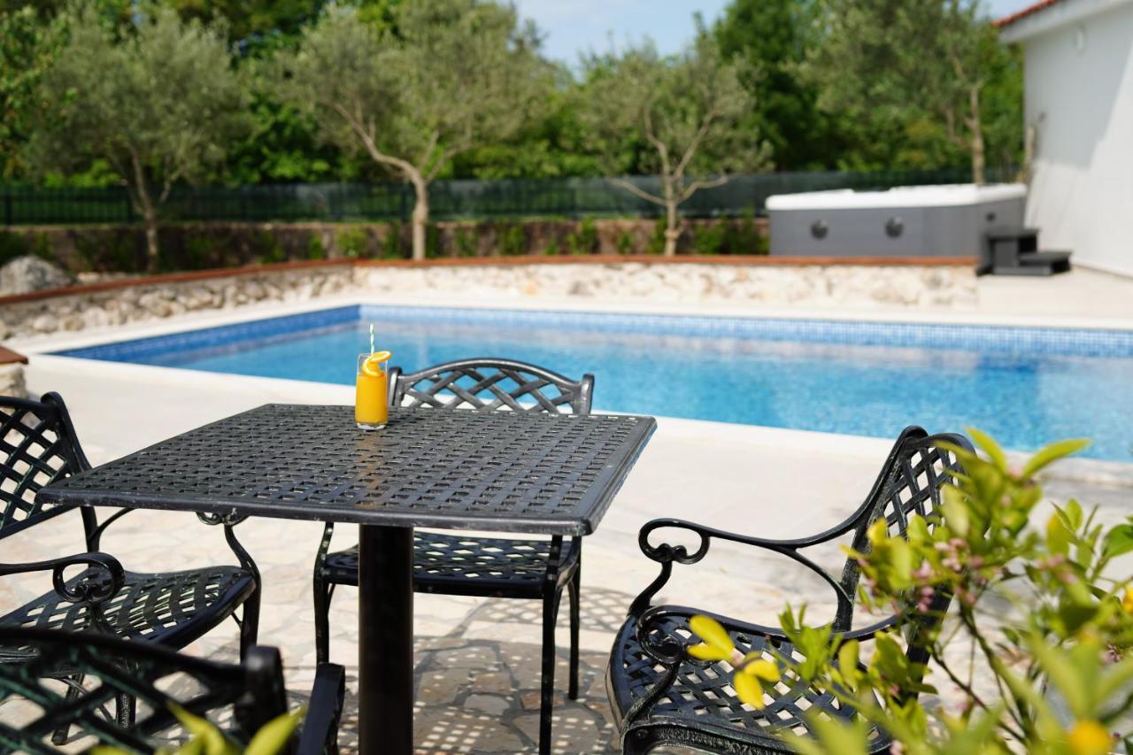 Stone Lady Holiday Home With Pool&Hot Tub,Sauna,Bbq,Garden Rasopasno Ngoại thất bức ảnh